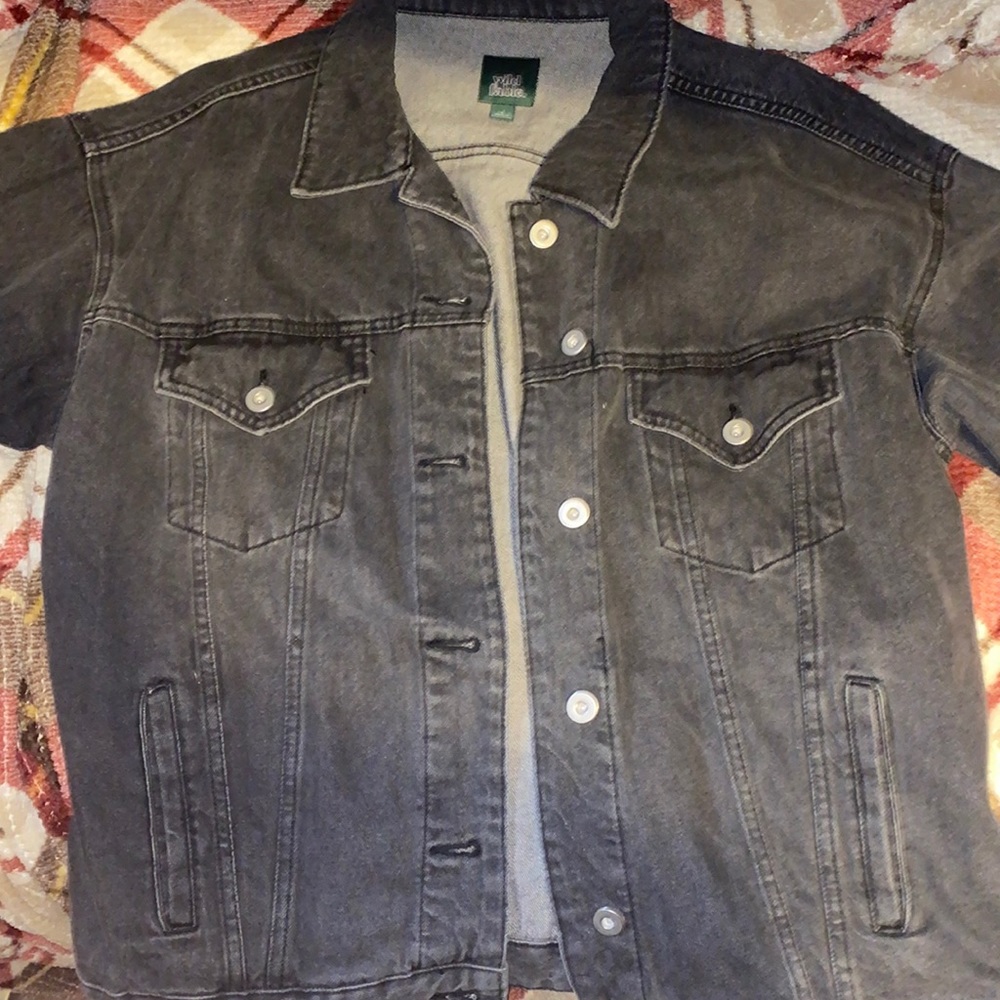 Light-wash, black wild fable (target brand) Jean Jacket. (Women’s size L)